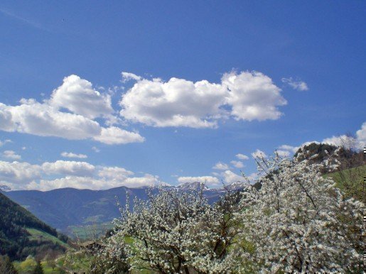 A spring holiday in the Funes Valley 